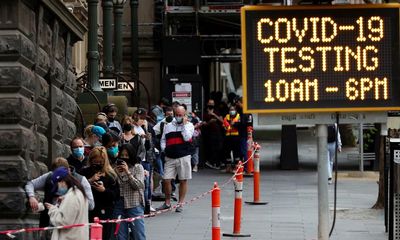 ‘Absolutely ridiculous’: experts condemn Victoria’s scaling back of COVID PCR testing