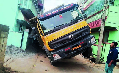 Bengaluru: Former taluk panchayat member Rathnamma crushed to death in freak accident