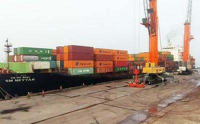 Karnataka’s Mangaluru port handles its largest container vessel