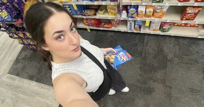 New '0.5' 'long arms tiny body' selfie trend sweeping social media