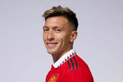 First pictures as Manchester United confirm Lisandro Martinez signing: ‘It’s an honour to join this club’