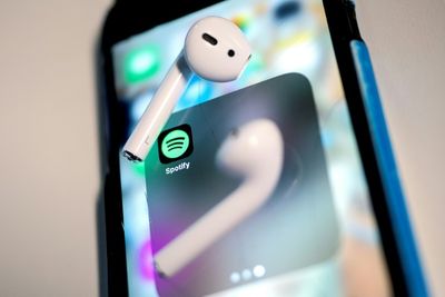 Spotify losses widen as costs and subscribers increase