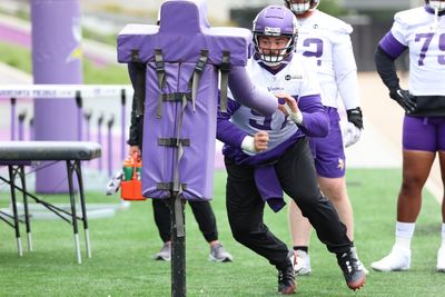 Watch: Vikings DT Harrison Phillips arrives to training camp in style