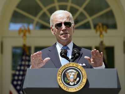 Biden uses first public outing since testing negative to tout his pandemic response