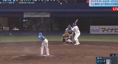 A pitcher in the Japanese league threw the most beautiful eephus pitch for a called strike