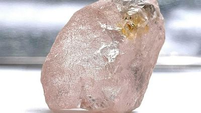 Rare pink diamond to boost Angola's troubled mining sector