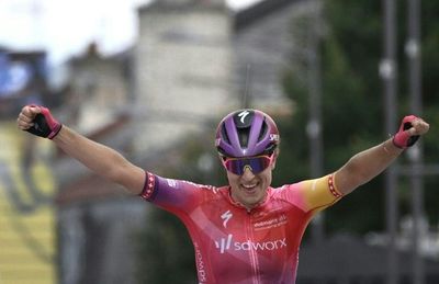 Reusser wins women's Tour fourth stage, Vos retains lead