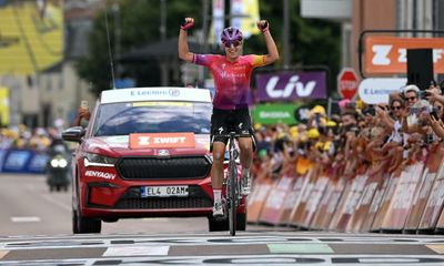 Marlen Reusser goes it alone to claim stage victory at Tour de France Femmes