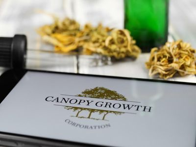 Canopy Growth Stock Slides, Analysts Divided