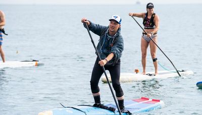 Paddleboarder with disabilities crosses Lake Michigan, rewards himself with deep dish pizza