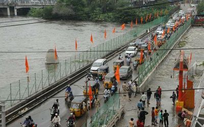 Bridge closure in Hyderabad chokes traffic