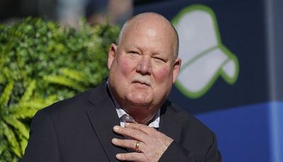 Former Packers coach Mike Holmgren among Hall of Fame finalists