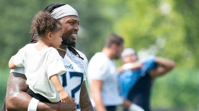 Henry Does a Drill With Daughter During Titans’ Camp