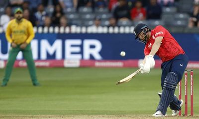 Bairstow and Moeen provide fireworks as England sink South Africa in first T20