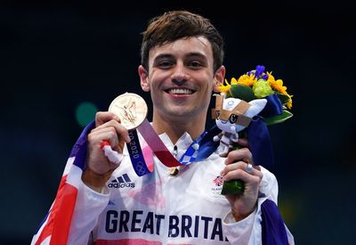 Diver Tom Daley among athletes carrying Commonwealth Games baton
