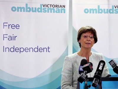 Watchdog calls time on Labor 'red shirts'
