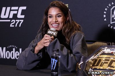 Julianna Peña plans to go ‘toe to toe’ with Amanda Nunes at UFC 277: ‘We’re going to see whose ovaries are bigger’