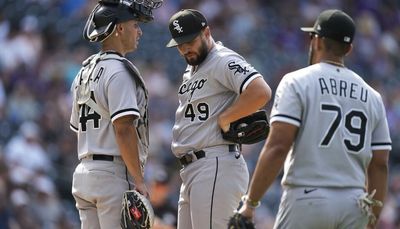 Mistakes on bases, bullpen failure in ninth cost White Sox, who fall back to .500