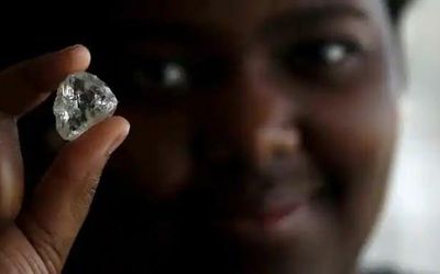 Poor woman discovers 4.39 carat raw diamond in Panna forest while collecting firewood