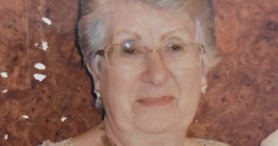 93-year-old gran dies after waiting hours for an ambulance