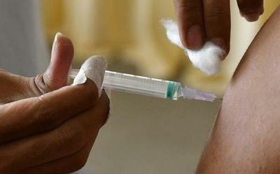 39 M.P. school children administered COVID-19 vaccine with same syringe; FIR registered against vaccinator