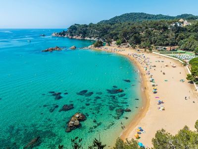 Spain’s equality ministry launches ‘all bodies are beach bodies’ campaign