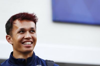 Williams helping Albon to be "more of a fighter" off-track in F1