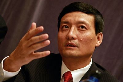 China's industry minister faces corruption probe