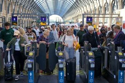 Ministers under pressure to spare London commuters from massive fare rise