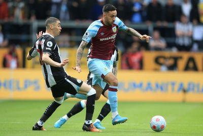 Everton sign Burnley winger McNeil