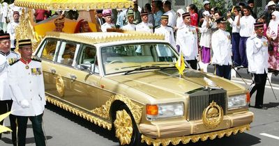 Life of Sultan of Brunei with 7,000 luxury cars, gold plated jet and 1,700 room palace