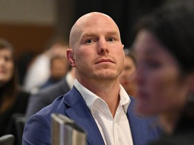 Major parties reject senator's Auslan bid