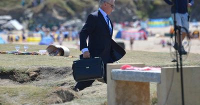 Emotions run high as Doc Martin films last ever scene of ITV hit in Cornwall