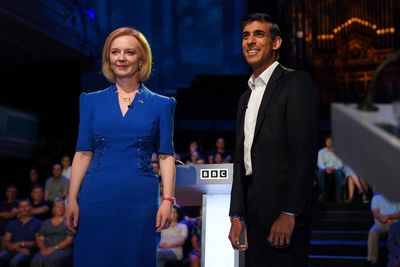Boris Johnson news – live: Liz Truss backed by Ben Wallace, as Labour poll lead soars