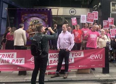 Sacked shadow minister joins BT picket line as Labour war over strikes deepens