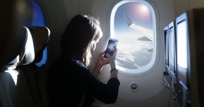 Passenger divides opinion after refusing to close window blind during flight