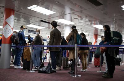 Airlines must allow European visitors to travel to UK on ID cards, says watchdog