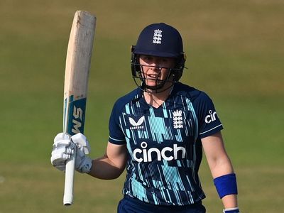 Heather Knight to miss England’s Commonwealth Games opener with hip issue