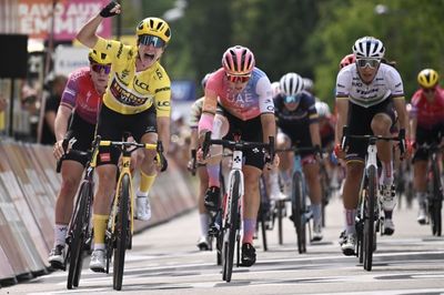 Leader Vos wins stage 6 of women's Tour de France