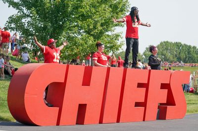 Chiefs DT Chris Jones encouraged by fan support at training camp