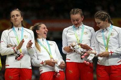 Commonwealth Games: Laura Kenny helps England claim team pursuit bronze
