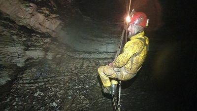 Tasmanian cavers head underground in a bid to find Australia's new deepest cave