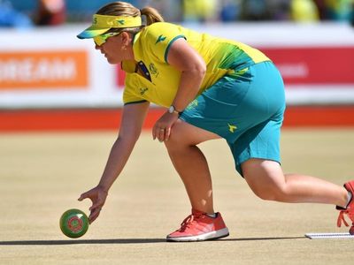 Women's fours have mixed start in bowls