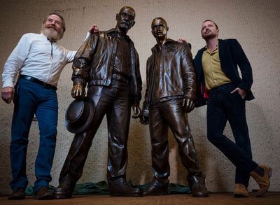 'Breaking Bad' statues shine light on actors, Albuquerque
