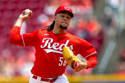 Mariners Acquire Pitcher Luis Castillo From Reds