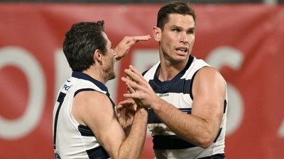 AFL frontrunner Geelong defeats Western Bulldogs as Adelaide Crows triumph over Carlton