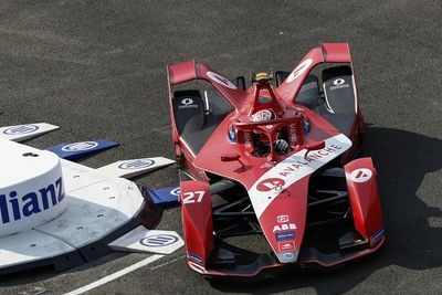 London E-Prix: Dennis holds off Rowland to lead FE practice on home soil