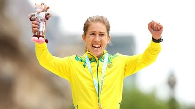 Jess Stenson 'content' after winning her first Commonwealth Games gold in women's marathon