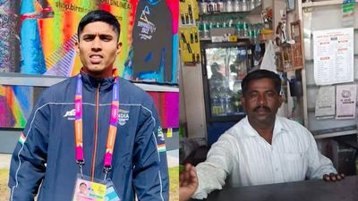 CWG 2022: 'Paristhiti achhi nahi, thoda koshish karo' - Silver medallist Sanket Sargar lives up to expectations of his father, who runs a paan shop