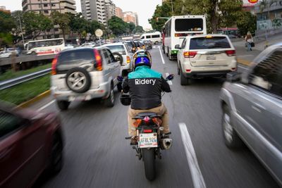 Ride-sharing apps rise in Venezuela as public transit decays